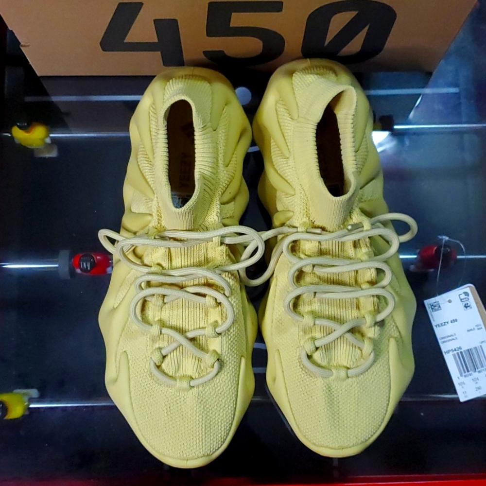 Yeezy 450 - Picture 2 of 11
